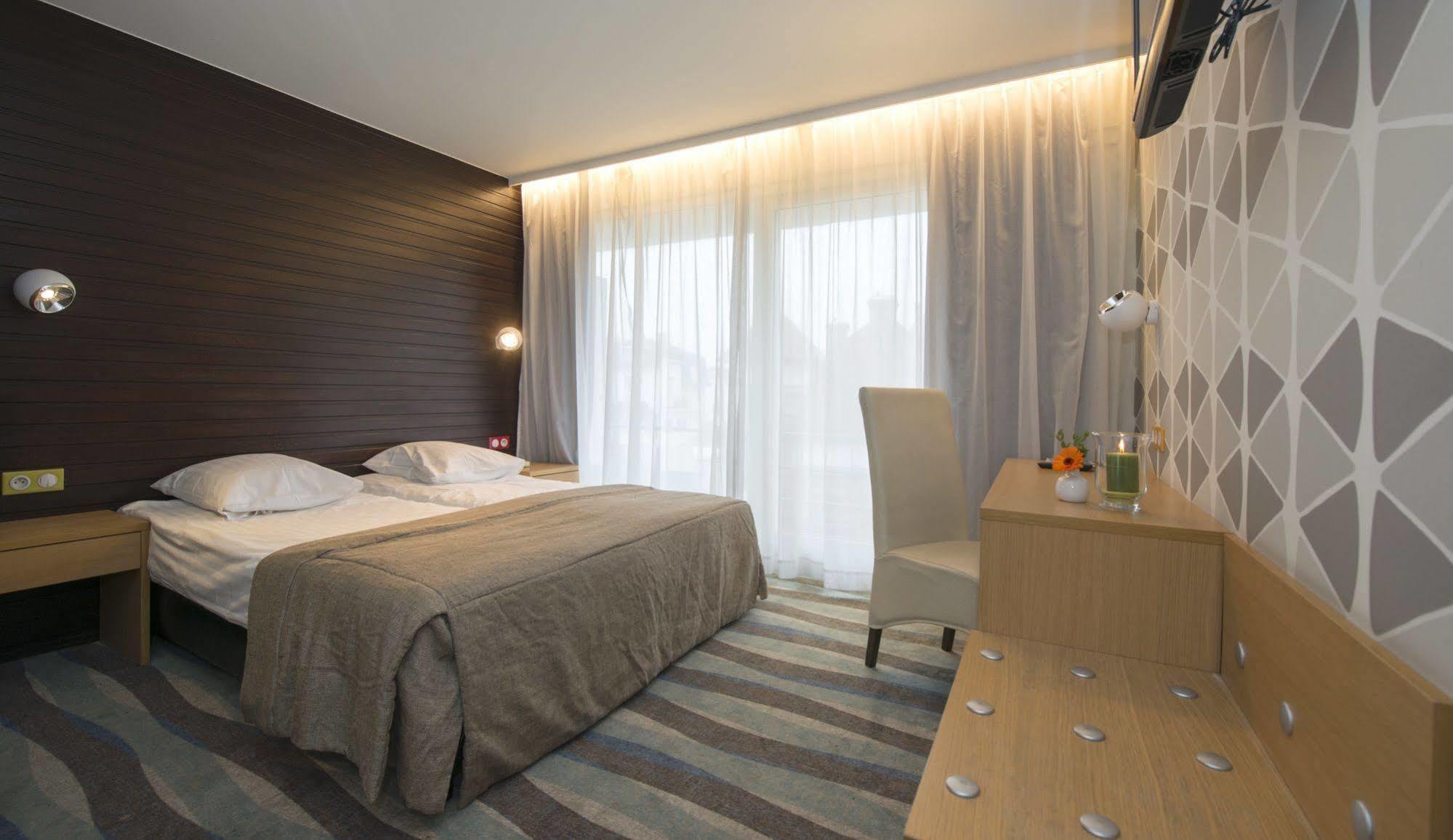 Hotel Maxim Де Пане Екстериор снимка